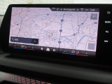 車両の頭脳といっても過言ではない『iDrive・システム』。オーディオ・ハンズフリー・ナビゲーションはもちろん、車両状況・操作説明まで確認する事ができます。