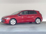 当店は、隣接地に新車ショールームを構え、徒歩数分の場所にはVW車のサービス拠点としては、全国最大規模の港北カスタマーサービスセンターを構え、お客様の様々なニーズにお応えできる体制でお待ちしております。