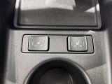 運転席と助手席には寒い時期優しく身体を暖めてくれるシートヒーターが装備されています。