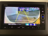 バックモニター付きで、車庫入れやバック時の後方確認をサポート。