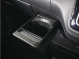 ◆ドリンクホルダー◆手の届きやすい場所にドリンクホルダーがあり、とても便利です。