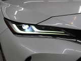 「アダプティブハイビームシステム(AHS)」が装備。LEDの配光範囲を細やかに制御し、先行車や対向車に光が当たる部分だけを自動的に遮光するので、ハイビームでの走行頻度がより向上します。