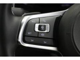 【ステアリング左側】ACCなどの運転支援の操作のスイッチ類です。ACCは高速道路などで前に走る車との距離を保ちながら追従走行する運転支援システムです。
