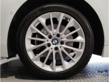 BMW純正アルミホイールです。納車時にはアルミホイールコーティングも承っております!是非ご検討下さいませ。