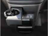 ◆使わない時はスッキリ格納できるドリンクホルダー!楽しいドライブには欠かせない装備ですね♪◆