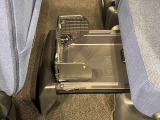 中敷きを立ち上げれば、倒れやすい荷物も安定して積める置きラクボックスが標準装備