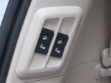 3列目のシートは電動で格納する事ができます。