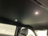 静電タッチ式LEDルームランプは、ランプ周辺に触れるだけで簡単に点灯が可能です。