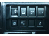 運転席の右側に各種スイッチを集中してレイアウト。