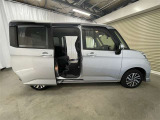 両側パワースライドドア付きだから、狭い駐車スペースなどでの 乗り降りラクラク!小さなお子さまのいるご家庭には嬉しい装備。