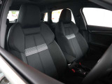 クオリティの高いシートを採用するのは、Audiのクルマづくりの哲学のひとつです。特に座り心地が重要です。体の大きなドイツ人が座っても頑丈な耐久性があります。。しかも肌触りも良く高級家具のようです。