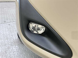 フロントフォグランプは、雨や霧などの悪天候時に、ヘッドランプの明るさを補助してくれます