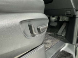 パワーシート搭載。微妙な調整が手軽にでき、ピッタリのポジションで運転することが可能です。