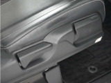 ◆シートハイトアジャスター◆運転席を上下に高さ調節ができます!運転ポジションを体格に合わせてシート調整できます。