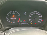 視認性の高いメーター廻り。必要な情報を一目で確認でき、運転中の集中力を高めます。燃料残量やエンジン温度も確認可能です。