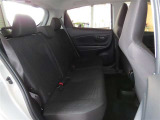 内装工程では、中古車を気持ちよくお乗りいただけるよう清掃しています。ニオイの元となるフロアカーペットまで洗浄・消臭済み?