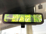 【デジタルインナーミラー】後席の大きな荷物や同乗者で後方が確認しづらい時でも安心!カメラが撮影した車両後方の映像をルームミラー内に表示。クリアな視界で状況の確認が可能です!