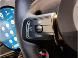 アクティブクルーズコントロールは前車追随機能付きで、快適かつ安全にドライブできます。