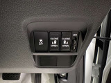 両側のパワースライドドアは運転席からも開閉が可能です。