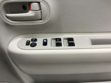 【運転席ドアスイッチ回り】パワーウィンドー[ロック機構]・電動格納式リモコンドアミラースイッチがまとまっているので操作しやすいです。