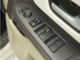◆パワーウィンドウスイッチ◆運転席から全席の窓の開閉操作を行うことが出来いつでも換気ができます!