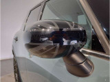ドアミラーにはLEDウインカーが埋め込まれており、対向車からの視認性を高めております。
