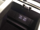 センターコンソールボックス内には、充電用USB端子(Type-C)が2個設置されています。