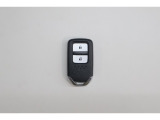 スマートキーはカバンの中やポケットに携帯するだけでドアロックの開閉・エンジンスタートが可能です!