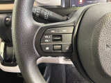 ステアリングにオーディオ操作スイッチが付いています。オーディオ画面に直接タッチしなくても操作が出来ますので、運転に集中できます。