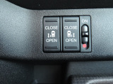 両側スライドドアは運転席スイッチでも開閉操作可能です