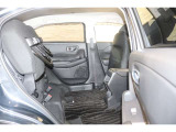 HONDA独自の機構!リアシートはチップアップ(跳ね上げ)することにより背の高い荷物も楽々積み込みすることが可能!!より空間を有効にするためにも大変便利なシートアレンジになります!!