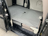 【シートアレンジ】人をお乗せの際は座席、荷物を載せる際は荷室として、用途に合わせて切り替えができます。