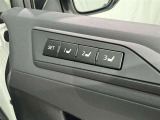 シートメモリー機能装備付きです。シートの位置をそれぞれ記憶しておく事ができるので、ご家族や、複数の方で車を乗られるオーナー様には、便利な機能です。
