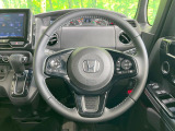 【純正革巻きステアリング】上質な革を使用することで、手にしっかり馴染みとても運転しやすいハンドルです♪
