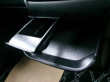 運転席からもスムーズに手が届く設計で、信号待ちやちょっとした休憩にさっと飲むことができるのでロングドライブも快適です。