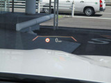 ヘッドアップディスプレイ装備です。運転時の視界に様々な情報が投影されます。