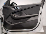 当社BMW認定中古車は全車保証付きでございます。また保証料金や整備費用はお見積書内の諸費用・税金に追加計上する事はございません。認定中古車保証付きのお支払総額でお見積りご依頼の上、他店とお比べください