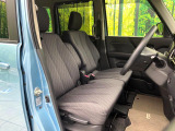 運転席まわりには十分なスペースがあり、大柄な方でもゆったり運転していただける環境です。