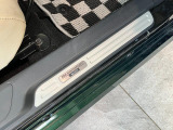 品質へのこだわり!フロアマットやシートなど車内をキレイに清掃し、ニオイや汚れなどを徹底的にクリーニングしてもらっております。室内はピカピカです☆