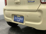 【後退時ブレーキサポート】リヤバンパーに4つの超音波センサーを内蔵し、車両後方にある障害物を検知。透明なガラスなども検知でき、コンビニの駐車場などでの衝突回避をサポートします。