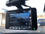 ドライブレコーダー付き。交通事故、交通トラブルの証拠映像を保存できます。万が一の時に役立つ、安心アイテムです。