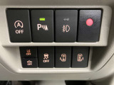 【運転席インパネスイッチ】安全装置関係のスイッチも操作しやすい位置に配置されています。