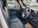 運転席側から観たフロントシートのイメージです。