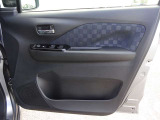 ◇運転席扉 内側部分になります◇【パワーウィンドウ】窓の開け閉め楽々!少し換気したいな〜なんて時にササッと操作できますね♪