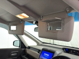 ★【あると便利な装備】後席確認ミラー+運転席・助手席サンバイザー&ミラー+マップランプが装備されています