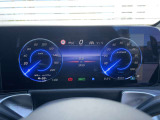 多彩な表示が可能な高精細メーター。液晶のドット抜けや目立つ擦り傷等もなく、視認性良好です。
