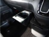 ◆ドリンクホルダー◆手の届きやすい場所にドリンクホルダーがあり、とても便利です。