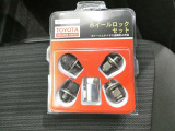 キー付ホイールロックナットです。最近はタイヤ目的の盗難が急増し純正ホイールがターゲットに。タイヤ・ホイールの盗難防止に。