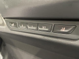【メモリー機能付きパワーシート】運転手が代わってもボタン一つで設定ポジションに。常にご自身のドライブ設定が整います。