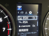 隣車線を走る車両をレーダーで検知し、ドアミラーでは確認しにくい後側方エリアに存在する車両に加え、急接近してくる車両も検知します。車両を検知するとドアミラーに搭載されたLEDインジケーターが点灯します。